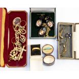 A collection of jewellery to include a unmarked yellow metal and turquoise set ring, possibly 15ct