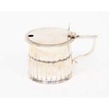 A silver mustard pot, interior gilded, by Hicklenton & Phillips Ltd, London 1964, 163.4gms (no