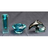 A collectors lot to include Venetian Murano glass, diamond cut ashtray, turquoise vase and a Poole