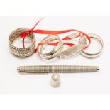 Four various silver napkin rings, a sterling silver Parker fountain pen and a silver thimble (6)