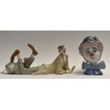 Lladro clown head no 5611 together with laying down clown L-15-E. 2 items Condition: Both in good