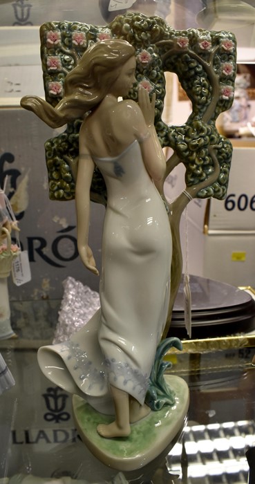 Lladro Girl by a tree, Limited Edition (123/1000) on plinth. Signed to base. - Image 2 of 2