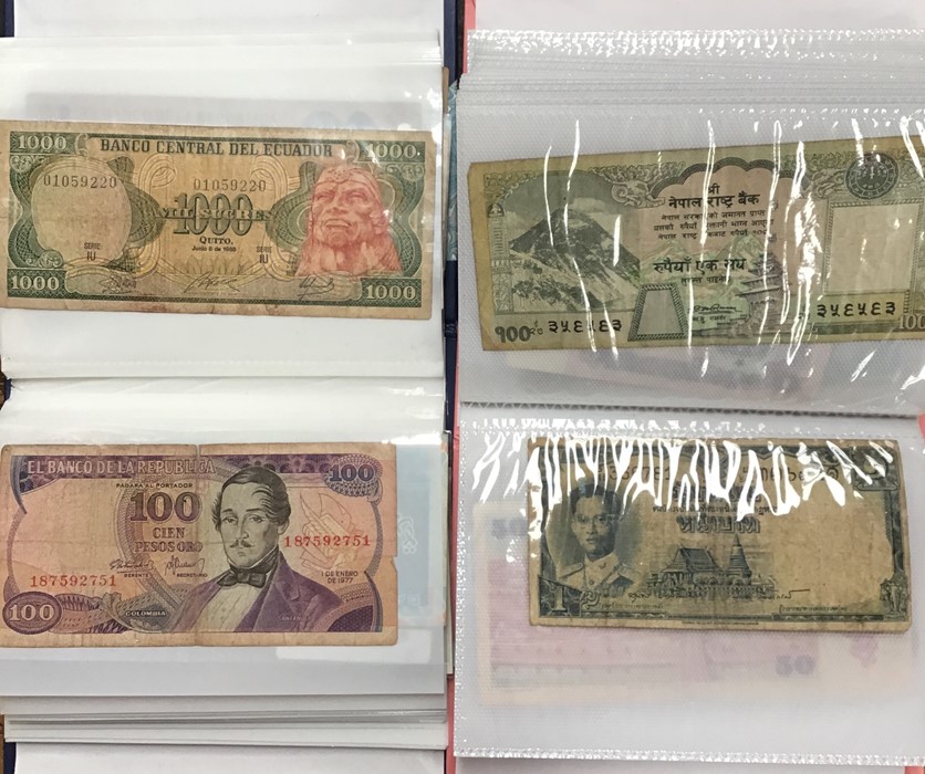 Bag of World Banknotes & two single folders. - Image 2 of 7