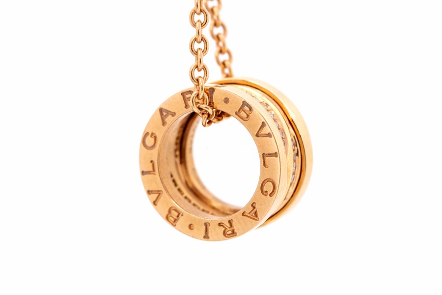 Bvlgari -  A Bvlgari diamond set rose gold B. Zero 1 coiled ring pendant and Bulgari chain, the - Image 2 of 2