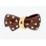 Van Cleef & Arpels - A Van Cleef & Arpels wood and polished gold bow tie brooch, with gold
