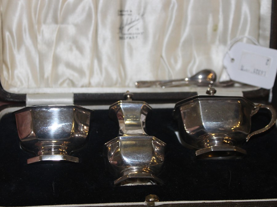 A cased three piece silver cruet set, by Docker & Burn Ltd, assayed Birmingham 1927-30, of octagonal