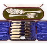 Silver plated serving set by Elkingtons, cutlery set (2)