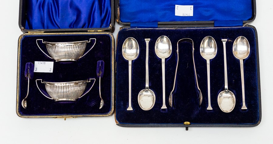 A cased set of silver HM teaspoons, together with a cased set of silver salts, Birmingham 1898
