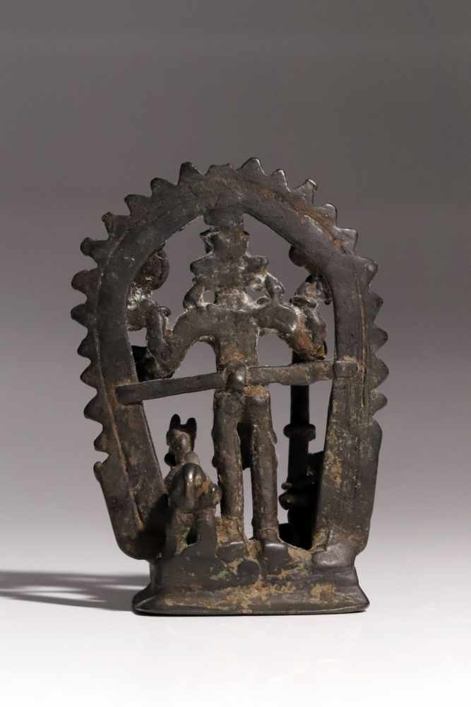 VishnuBronzeIndia18th ctH: 11 cmA four-armed Vishnu before an aureola and holding attributes: a - Image 4 of 5