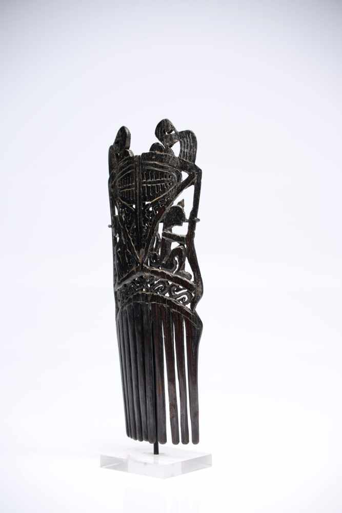 Hair CombHornIndonesia19th ctH: 19 cmProbably made from water buffalo horn, this comb features - Image 3 of 5