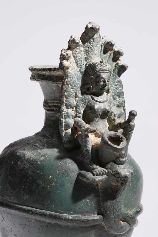 Manasa Waterpot Bronze, India, 12th century, Pala Dynasty H: 18,5 cm Bronze vase with bulbous - Image 2 of 2