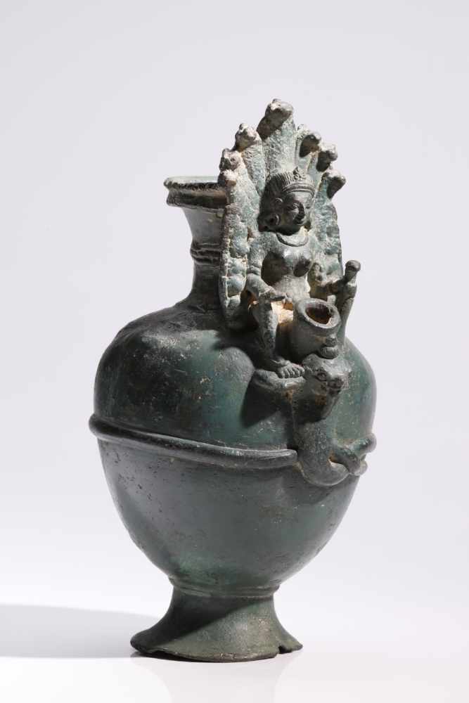 Manasa Waterpot Bronze, India, 12th century, Pala Dynasty H: 18,5 cm Bronze vase with bulbous