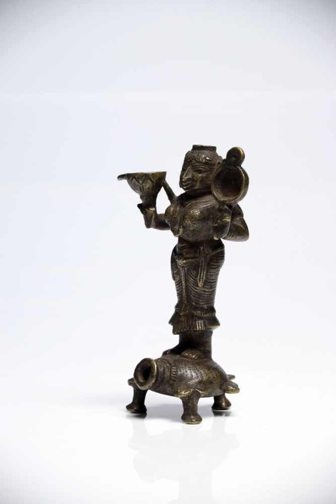 Dipa Lakshimi oil lampBronzeSouth India17th ctH: 12 cm Dipa Lakshimi is the goddess of fertility and - Image 3 of 5