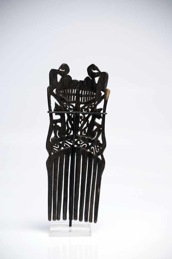 Hair CombHornIndonesia19th ctH: 19 cmProbably made from water buffalo horn, this comb features - Image 5 of 5