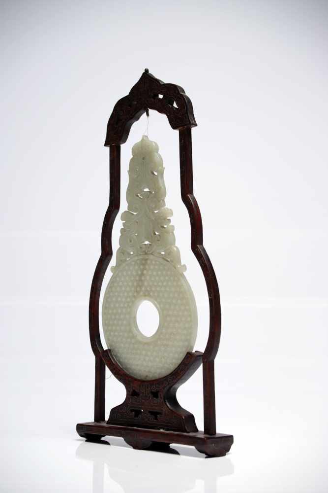 Chinese Jade Bi in wood frameWhite JadeChinaH: 30 cm This delicately carved jade bi comes in a - Image 3 of 5