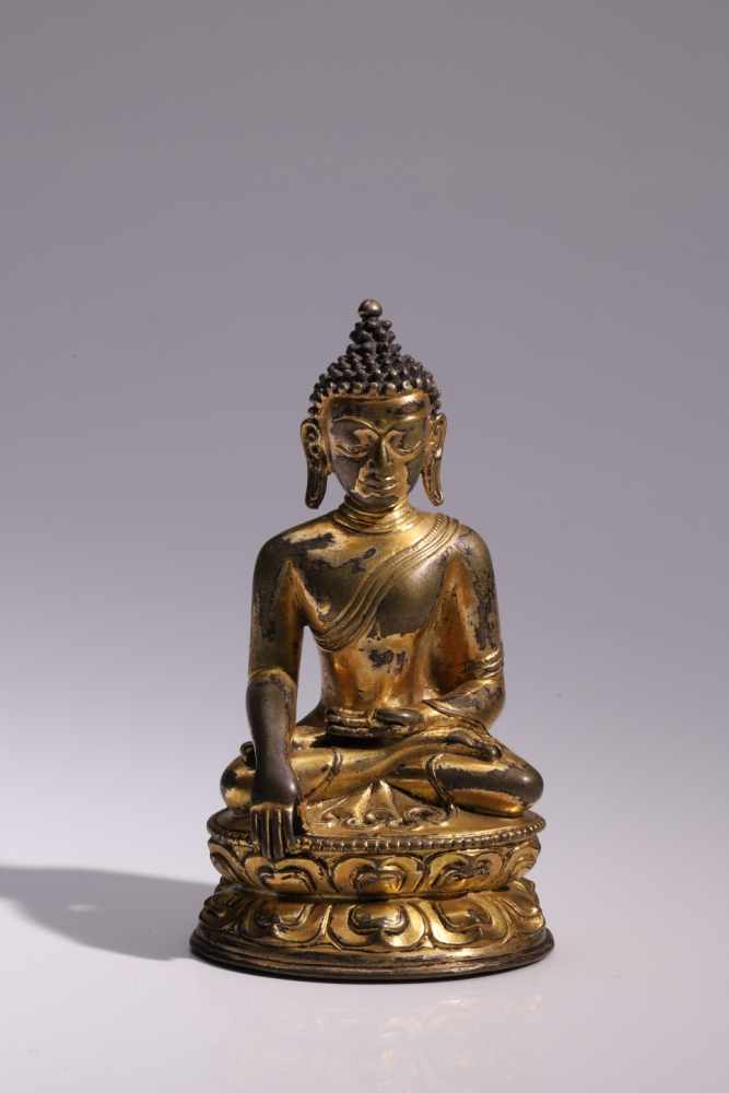 BuddhaBronze, rest giltTibet, 14th centuryH: 12 cmSeated Buddha on double lotus base with beaded