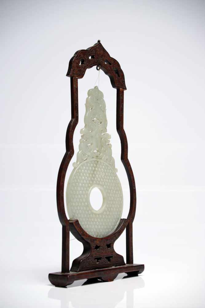 Chinese Jade Bi in wood frameWhite JadeChinaH: 30 cm This delicately carved jade bi comes in a - Image 2 of 5