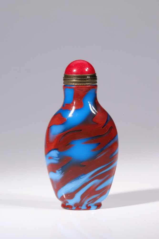 SNUFF BOTTLEbeijing glass,China, 19th century, Qing Dynasty,Size: 8 cmOval snuff bottle in bright