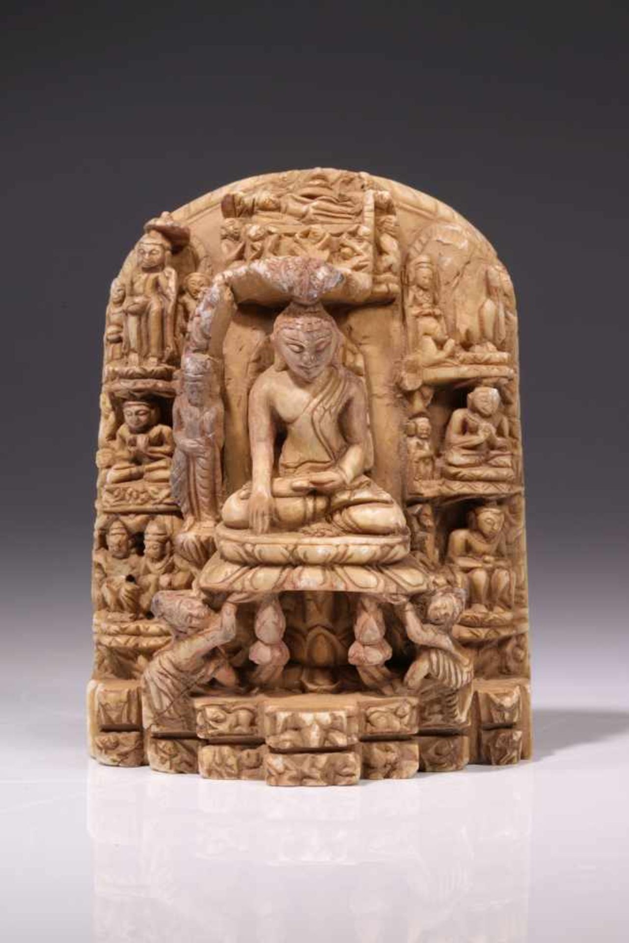 IMPORTANT BUDDHA PAGAN STEELEsoapstone,Birma , 12th century,Size: 8 cmBuddha is sitting in