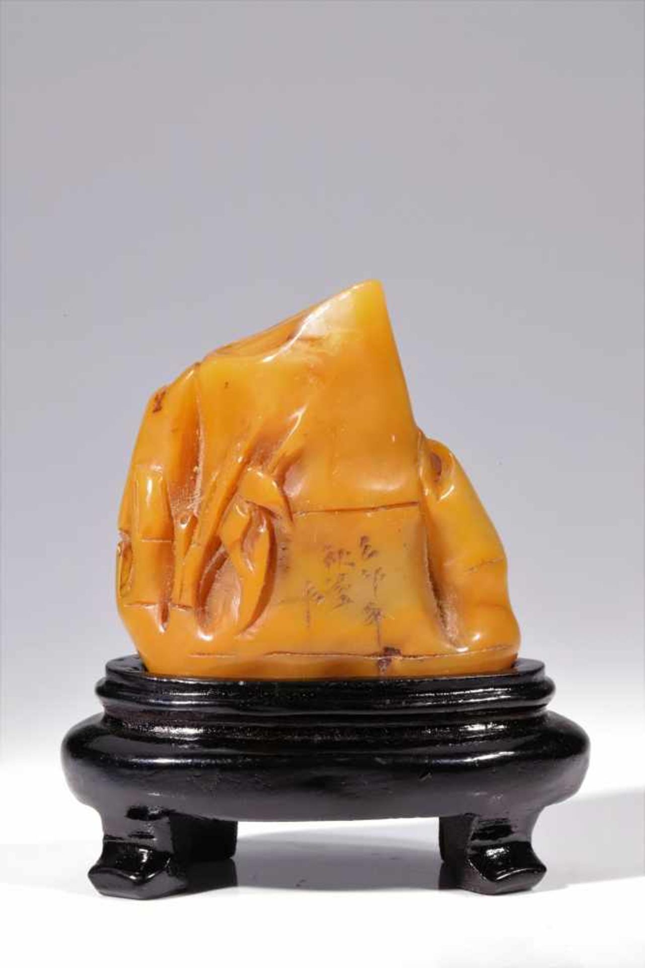 YELLOW SEALsteatite,China, 19th century, Qing Dynasty,Size: 6 cmSeal carved in the shape of a big