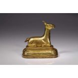 DEERbronze firegilt, Tibet or China, 18th / 19th century,Size: 10,5 cmBronze deer seated on a