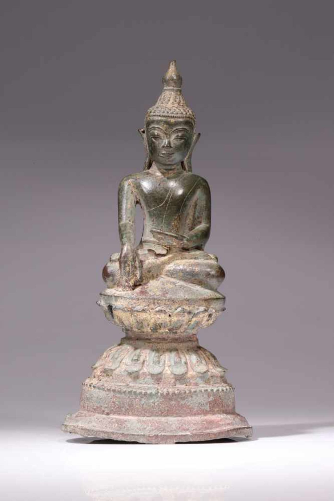 BUDDHAgreenish bronze with traces of gold,Birma, 17th century,Size: 21 cm Buddha Shakyamuni, in '