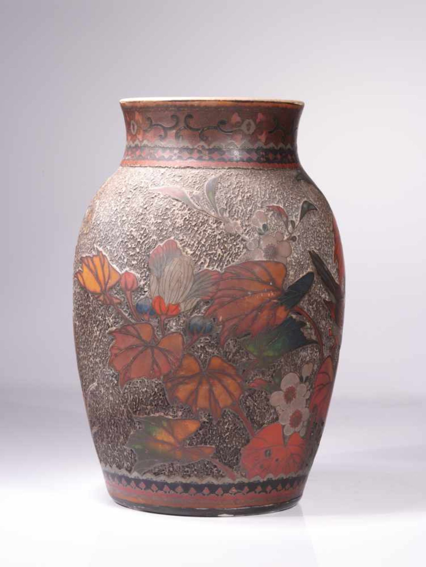 RARE VASEPorcelain with cloisonné,Japan, Meiji period ( 1867 -1911)Dimensions: Height : 22 cm / Wide