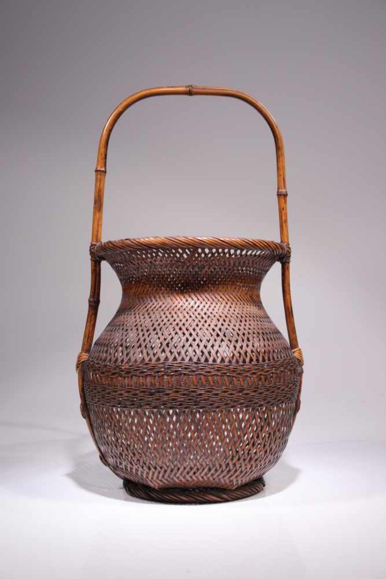 IKEBANA BASKET, SIGNEDBamboo,Japan, Meiji period ( 1868 - 1911)Dimensions: Height: 46 cm / Wide: