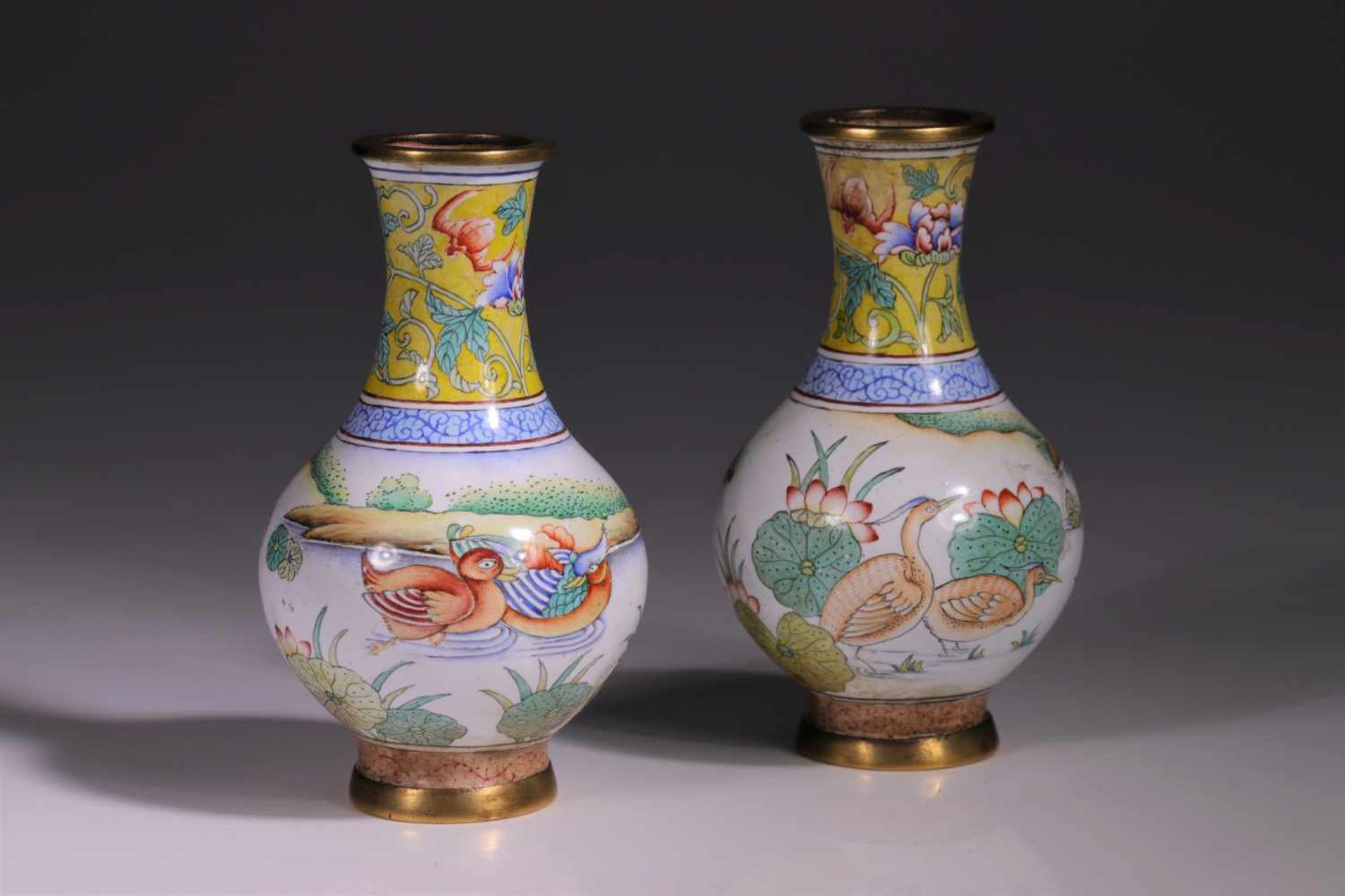 PAIR OF SMALL BOTTLESemaille cloisonnès painting both with Qianlong MarkChina, 19th - 20th