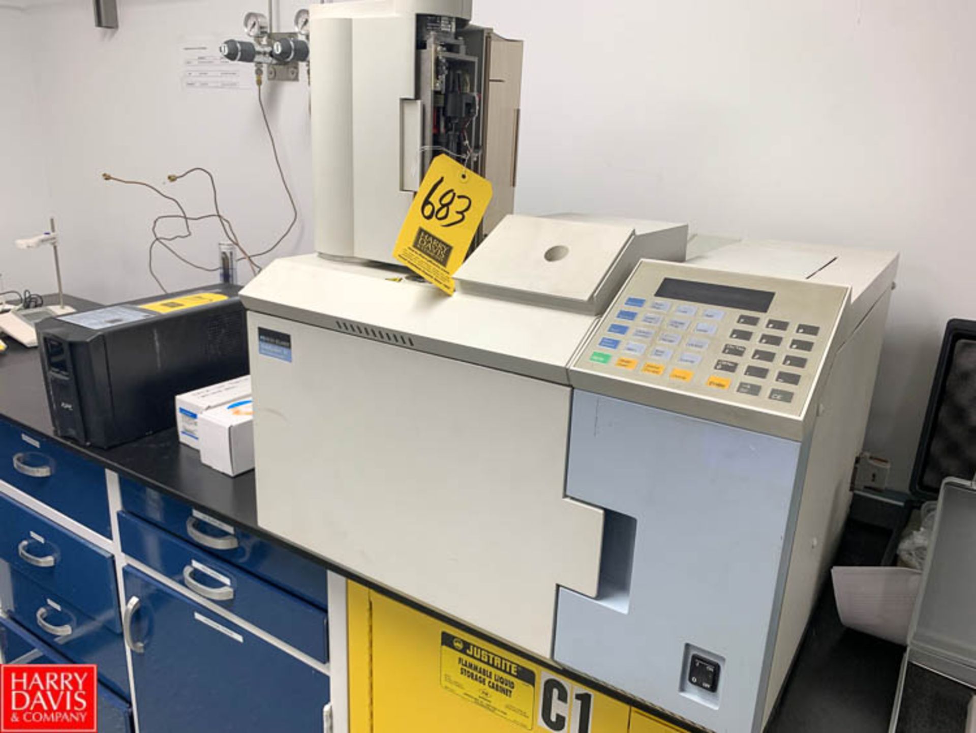 Perkin Elmer Gas Chromatograph, Model Auto System XL - Rigging Fee: $75