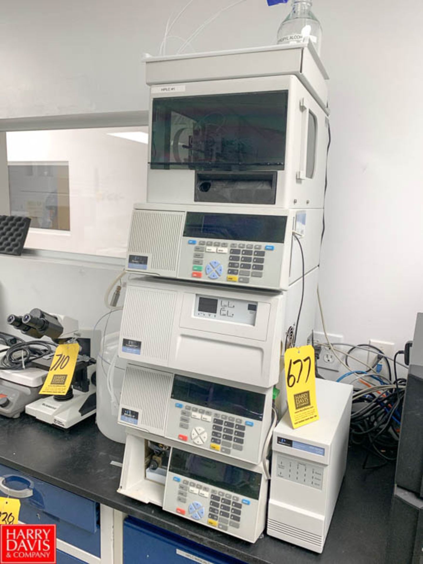 Perkin Elmer HPLC Series 200 with APC Smart UPS Model C1500, S/N OVH0904151434 - Rigging Fee: $100