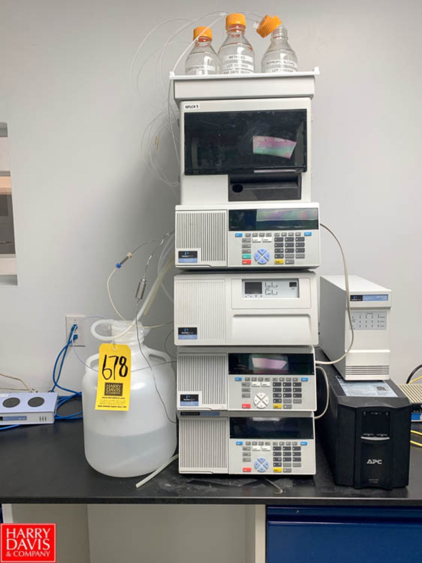 Perkin Elmer HPLC Series 200 with APC Smart UPS Model C1500, S/N OVP0215865 - Rigging Fee: $100