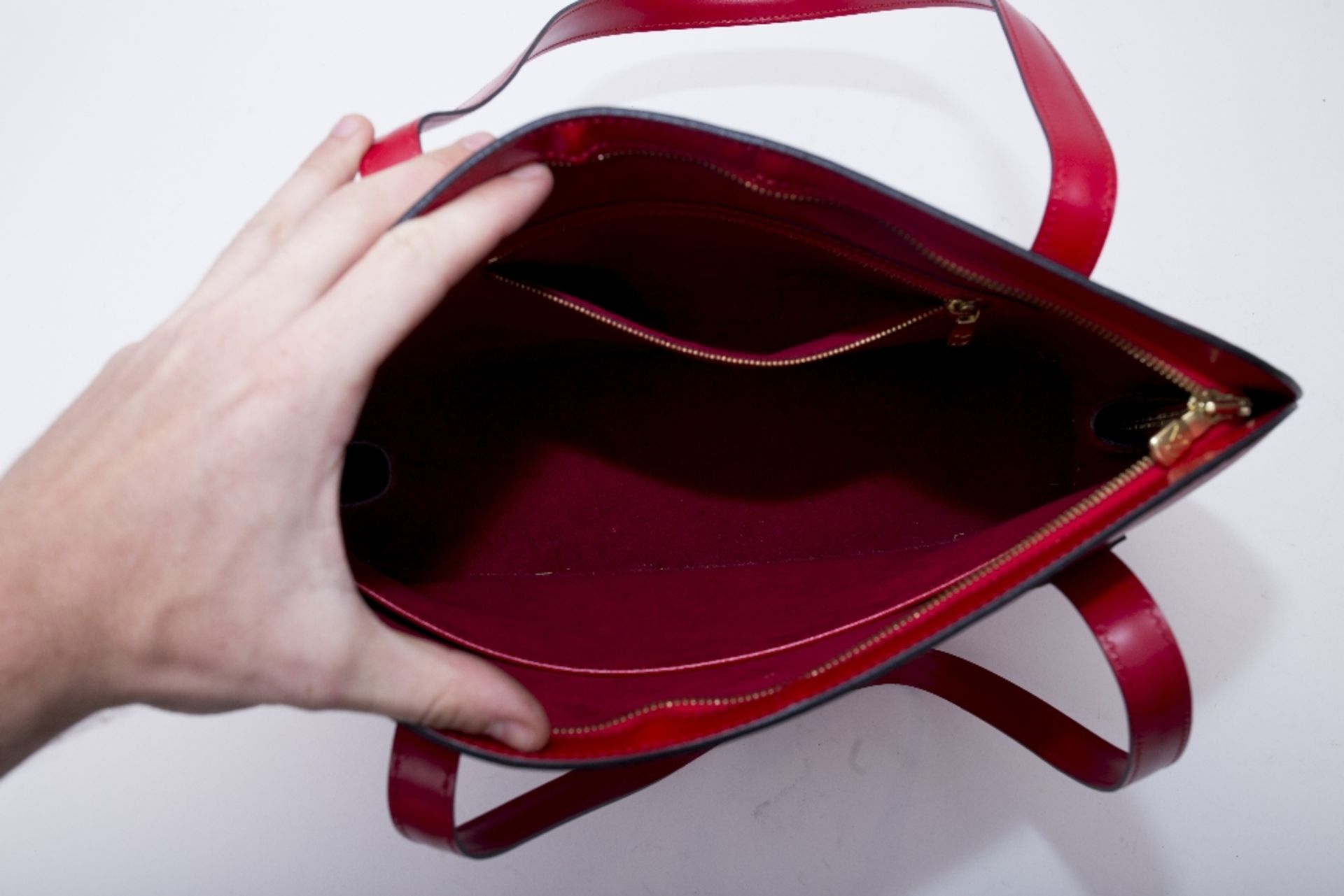 Vuitton Lussac handbag: Red epi leather. Very good condition, traces of wear. Signed "Louis - Image 4 of 4