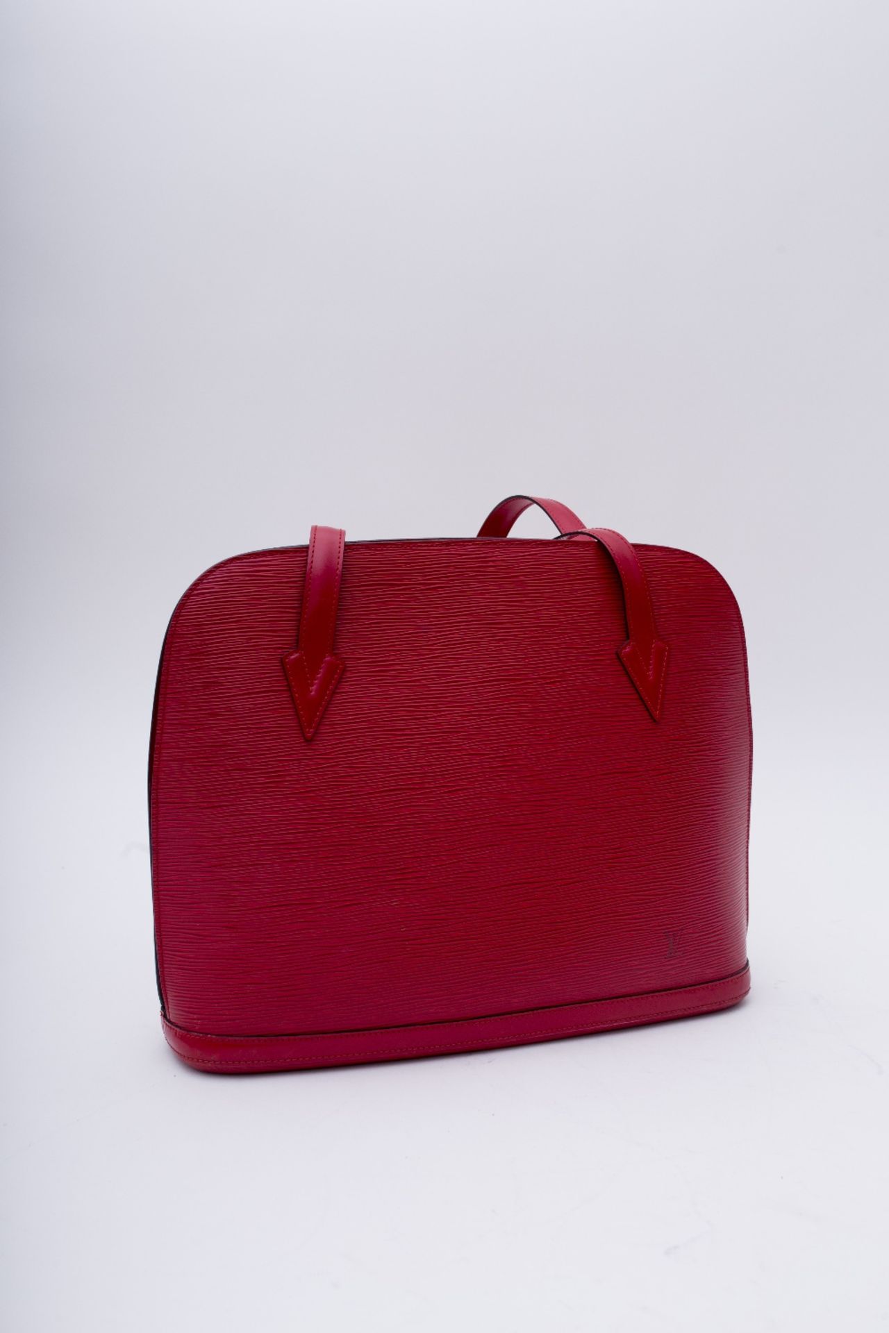 Vuitton Lussac handbag: Red epi leather. Very good condition, traces of wear. Signed "Louis