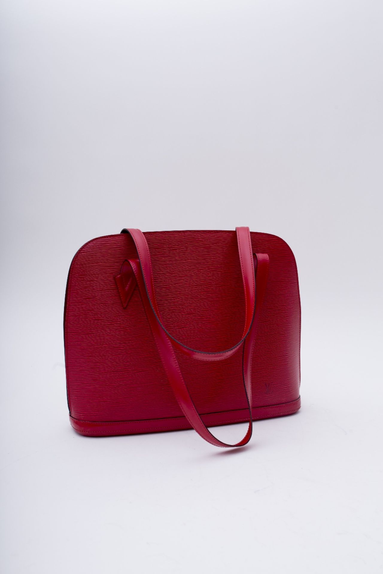 Vuitton Lussac handbag: Red epi leather. Very good condition, traces of wear. Signed "Louis - Image 2 of 4