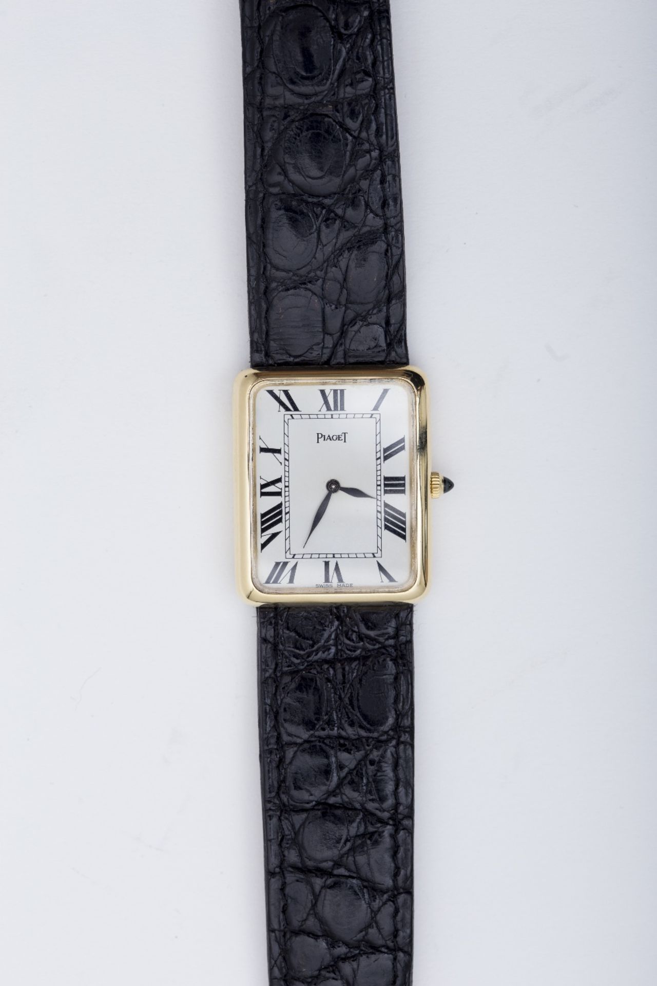 Piaget Men's watch: 18 kt yellow gold, rectangular dial, white face, Roman numerals. With