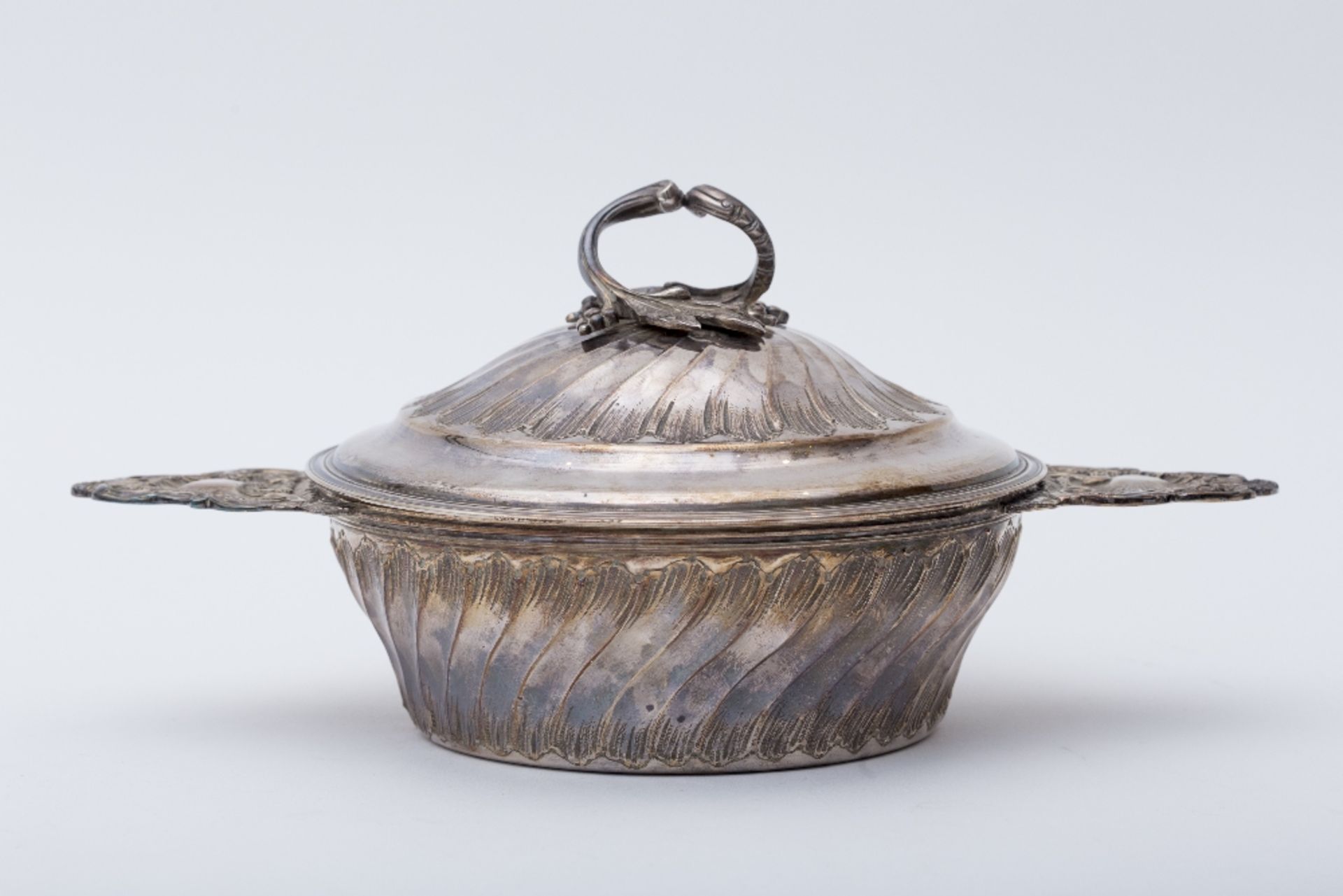 Vegetable dish with its lid: Sterling silver, twisted neo-Rocaille sides. Late 19th century French