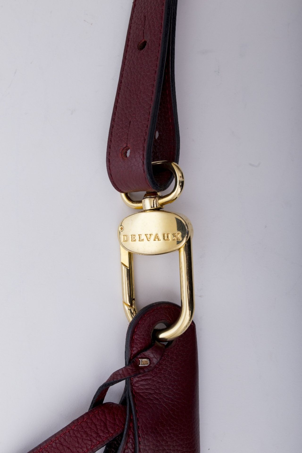 Delvaux Large pouch handbag: Bordeaux leather with shoulder strap and gilded metal detailing. Good - Image 2 of 4