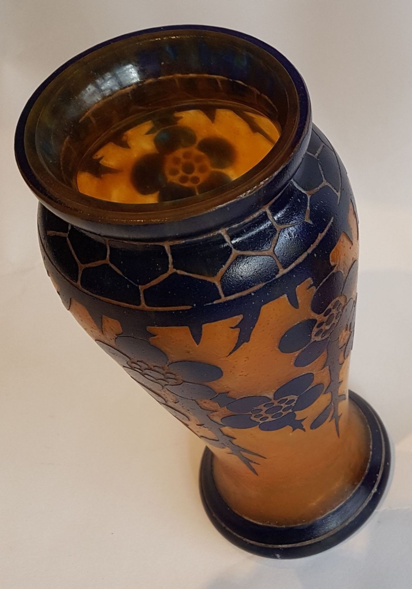 Le Verre FrancaisStylised flowers; Thick orange glass vase with blue acid-etched décor. Berlingot on - Image 2 of 3