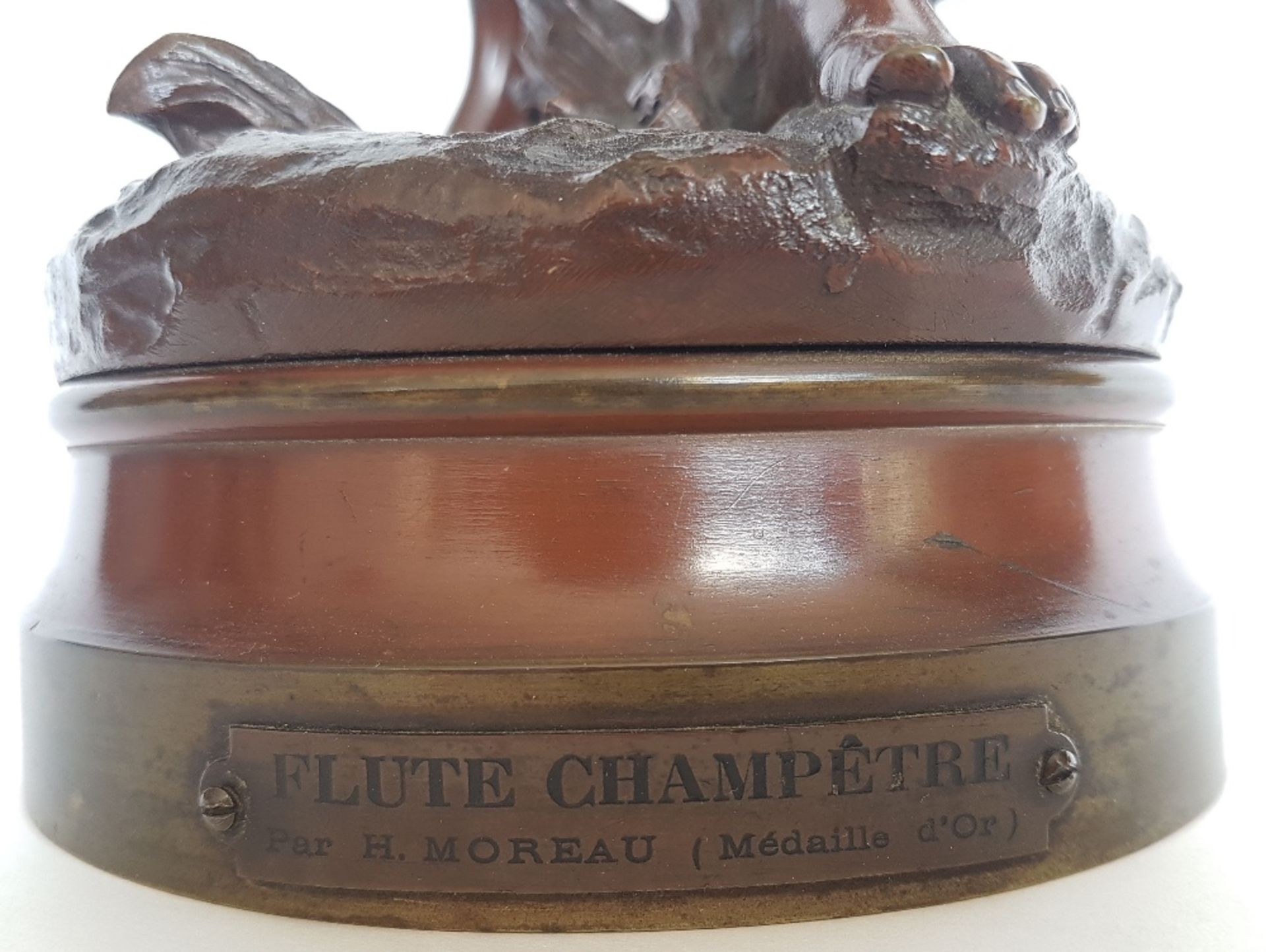 Hippolyte François Moreau (1832-1927)Field flute; Bronze sculpture with dark brown patina. Signed " - Image 2 of 5