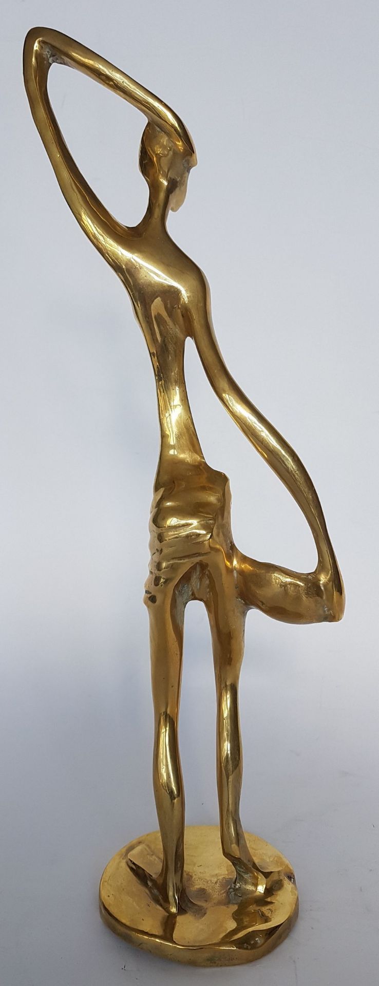 Alfred Liyolo (Born in 1943), Attributed toWoman with a basket; Gilded bronze sculpture. 42 x 15 x - Image 3 of 6