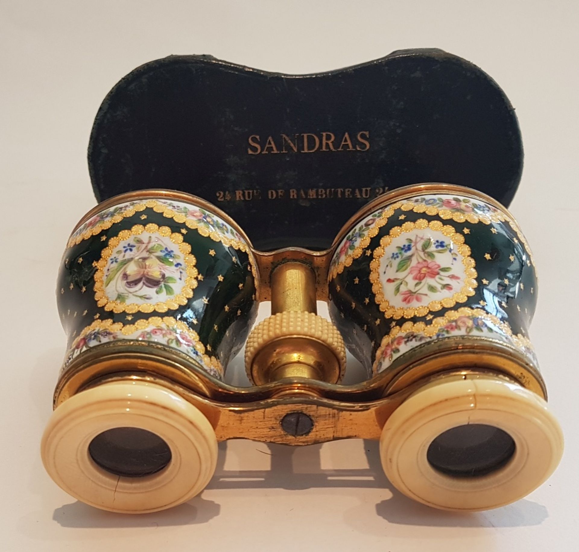 Set of three opera glasses; One signed "Chevalier Paris" in mother of pearl, the two others - Image 3 of 4