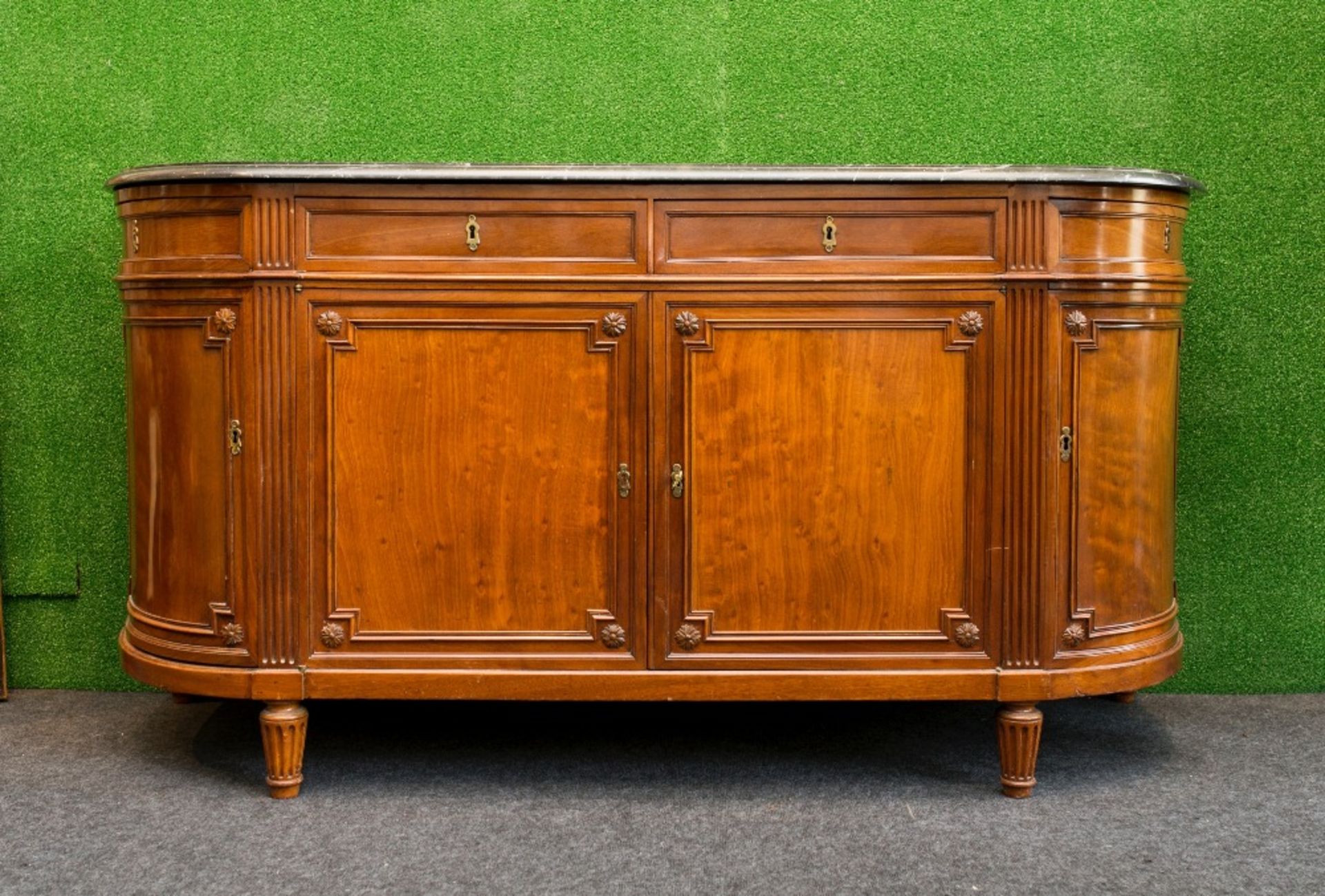 Louis XVI-era buffet; Mahogany and mahogany veneer, in a half-moon shape. Grey Sainte Anne marble