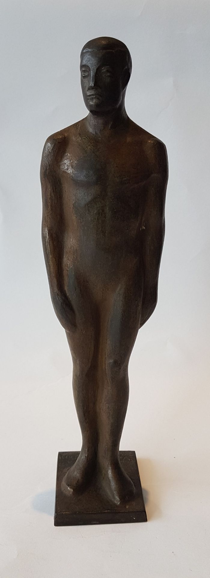 Louis van Cutsem (1909-1992) Male nude; Bronze sculpture with green-brown shaded patina. Signed on