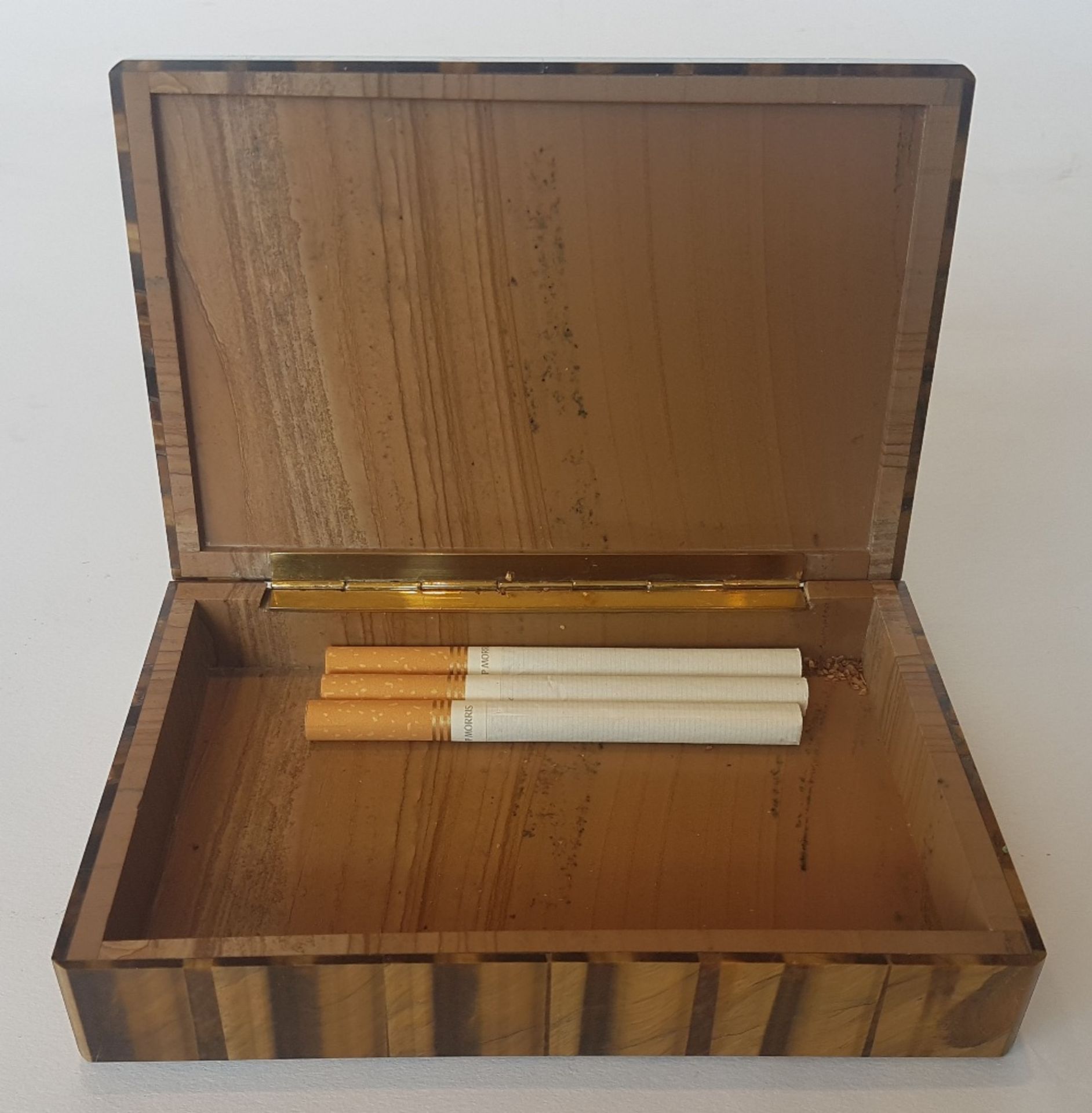 Tobacco box; Tiger's eye veneer. 3.5 x 15 x 10 cm - Image 2 of 4