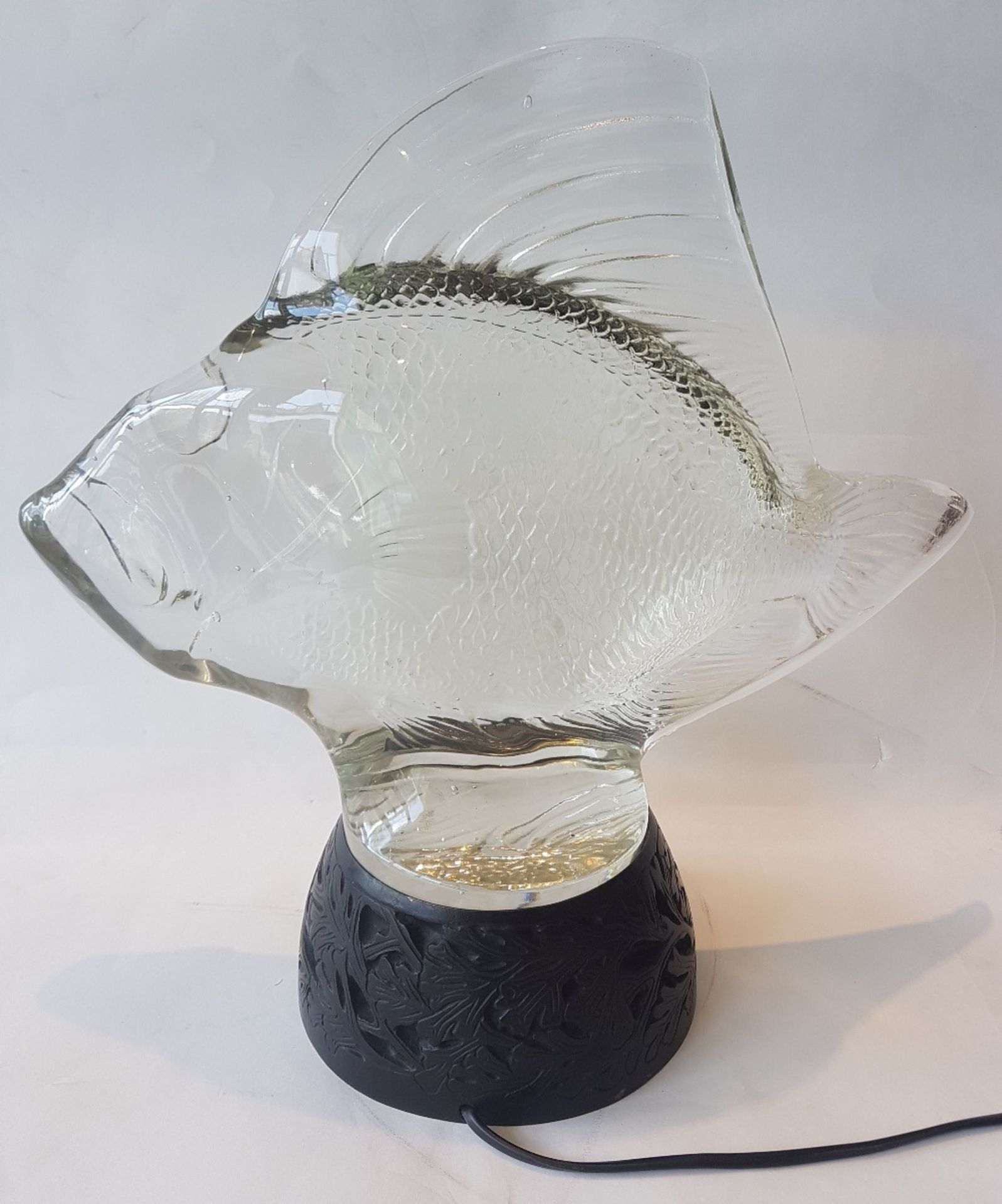 René Lalique (1860-1945)Large fish, seaweed, model created in 1922; Clear moulded pressed glass - Image 2 of 4