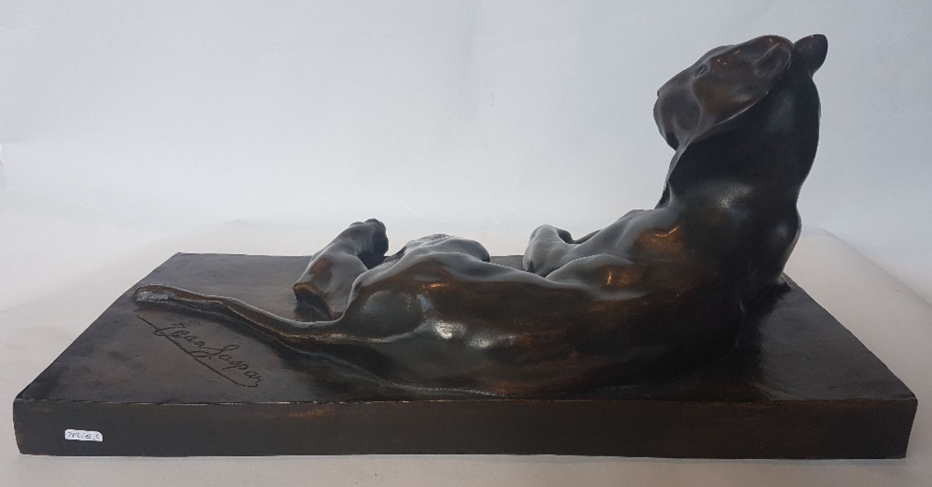 Jean Gaspar (1861-1931) and Verbeyst Founder Young tiger lying down; Bronze sculpture with golden- - Image 3 of 6