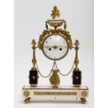Chailly, at LilleLouis XVI clock; Marble and gilded bronze decorated with a lyre and vines. Fleur de