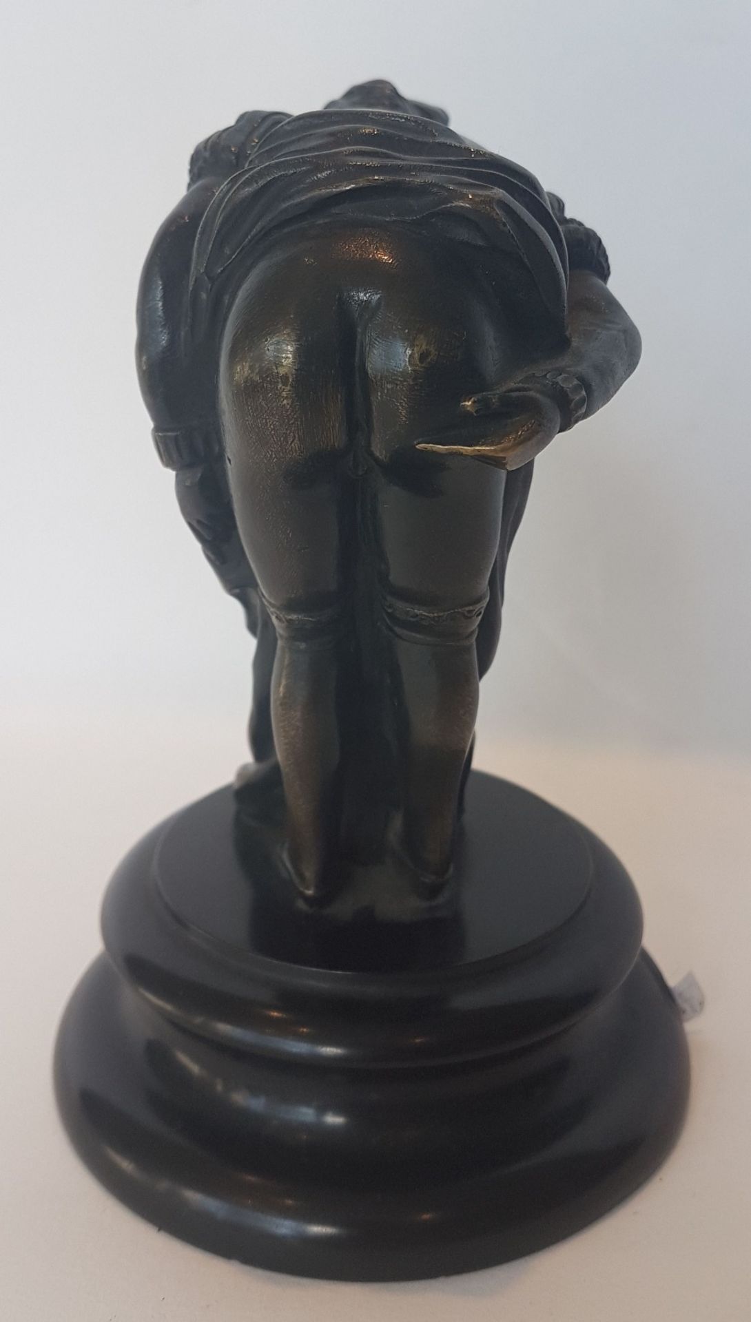 Irreverence; Bronze sculpture with brown patina. Black marble stand. H: 14.5 cm; D base: 10 cm - Image 3 of 4