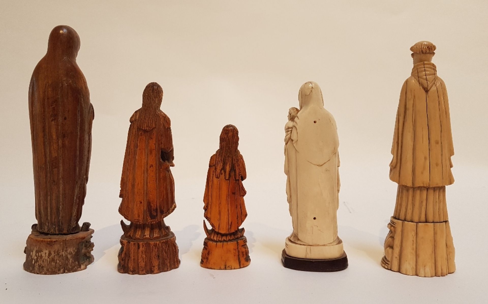 17th, 18th and 19th centuryCollection of religious subjects; Carved ivory depicting two holy - Image 3 of 6